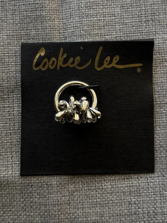 Cookie Lee Silver Tone Rhinestone Cluster Stretch Ring | Statement Cocktail Ring - Picture 3 of 3